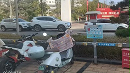 微鹏10路充电桩：以价费分离引领充电新纪元