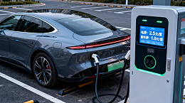 公共充电站的“隐形成本”：除了电费，你还需要支付停车费和服务费吗？